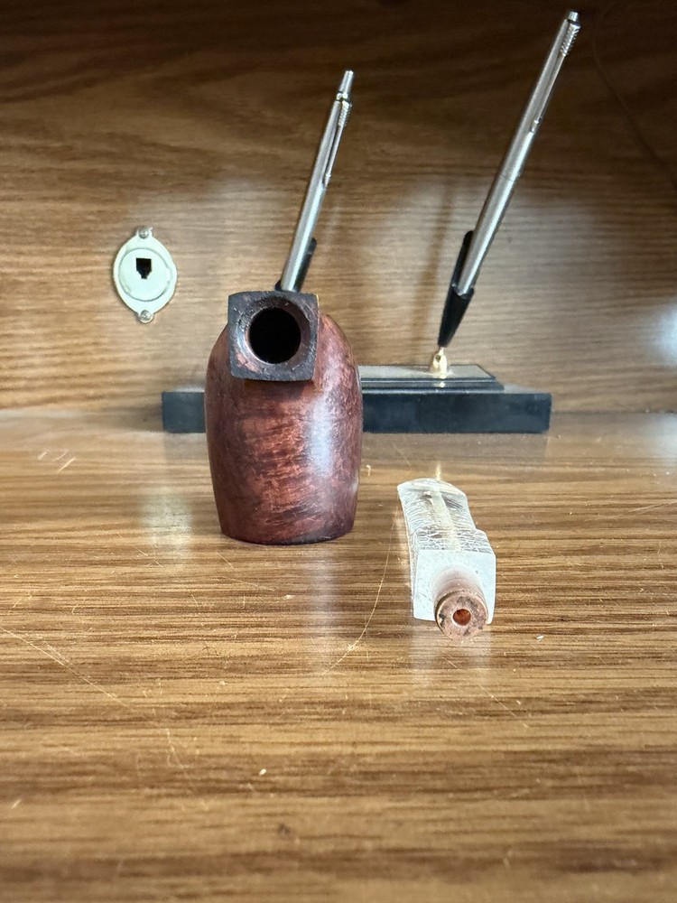 Beautiful Vintage GBD Virgin Pipe