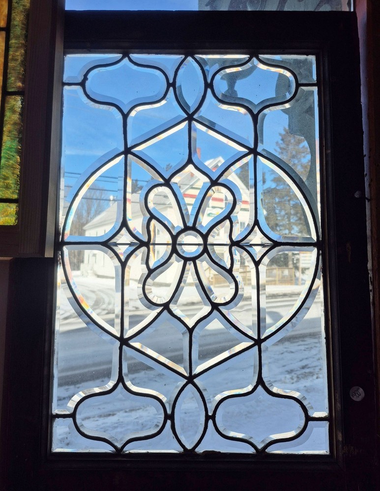 ANTIQUE BEVELED GLASS WINDOW 20 X 29