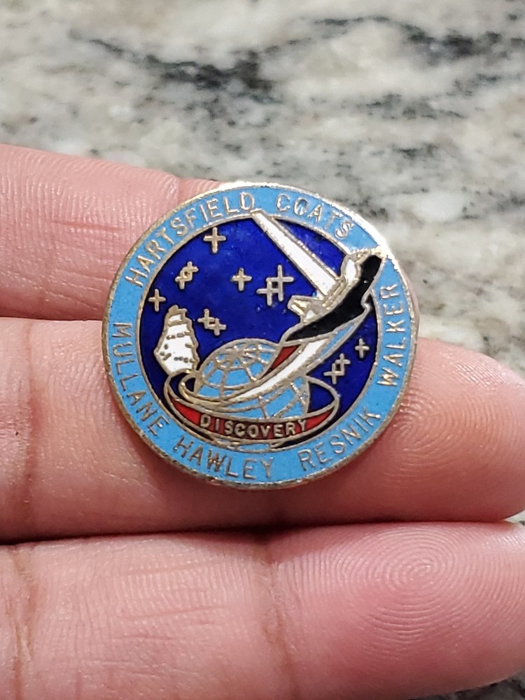 NASA Space Shuttle Discovery Maiden Flight 1984 Pin