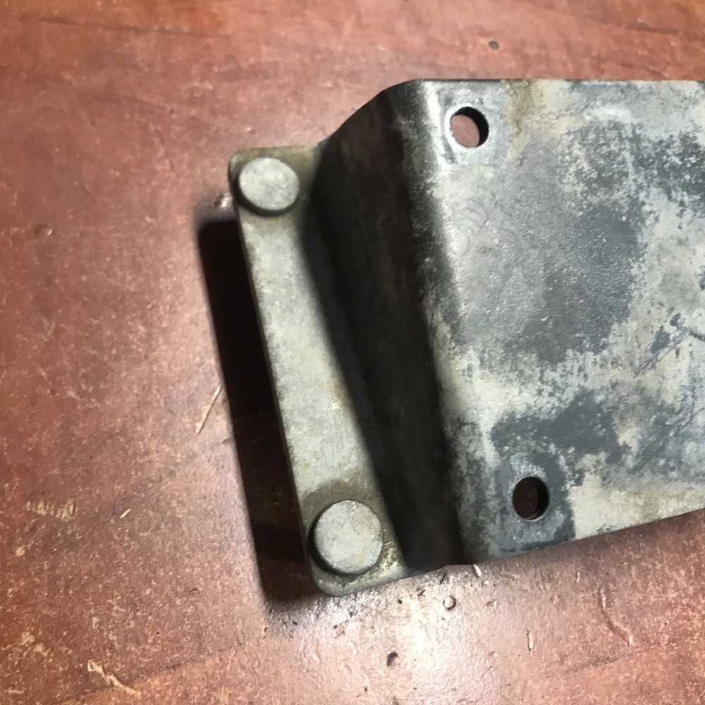 Use OEM Part Engine Mount Assembly For Tanaka TLE-550 2.5HP Gas Engine Edger