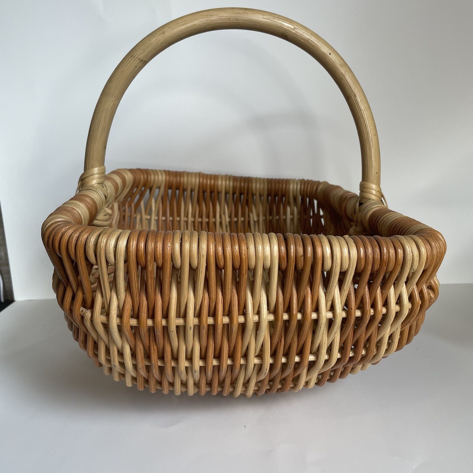 Vtg Buttocks Woven Basket Harvest Egg Gathering Country Farmhouse Primitive