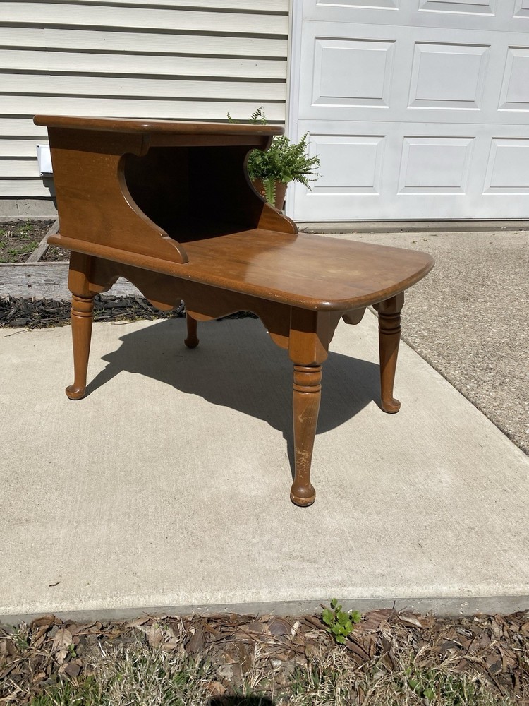 Ethan Allen Baumritter Heirloom Maple Nutmeg Step End Table