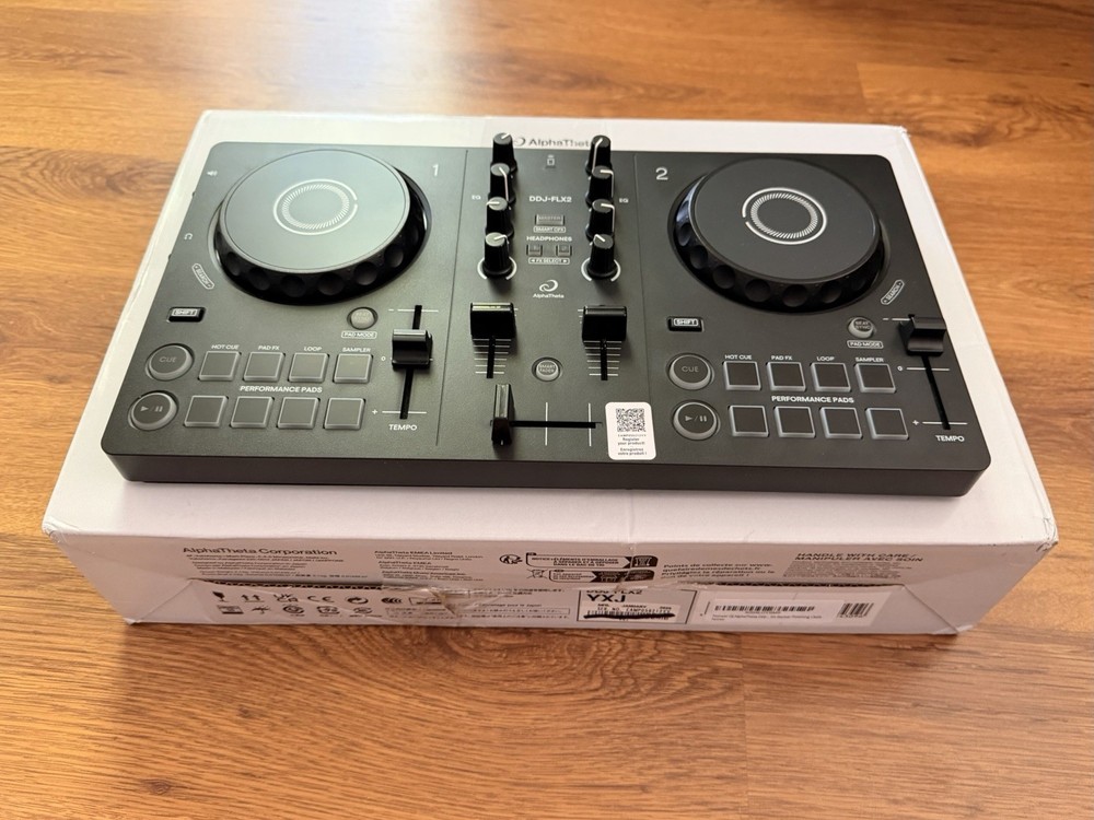 AlphaTheta DDJ-FLX2 DJ Controller Package Black w/ Case and original packaging