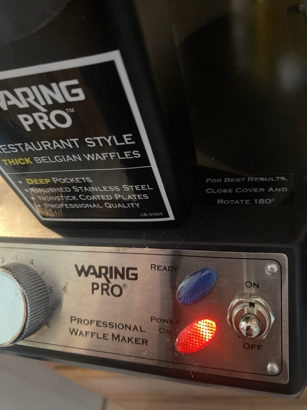 Waring Pro Professional Quality Belgian Waffle Maker WWM200SA In Box READ