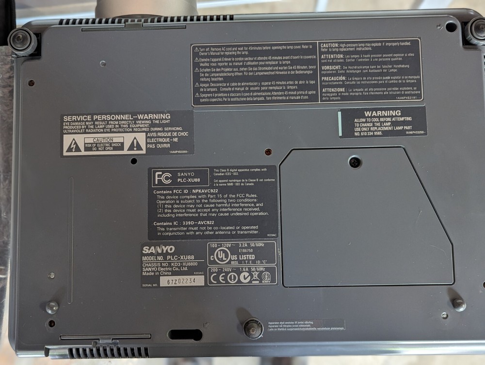Sanyo PLC-XU88 LCD Multimedia Projector