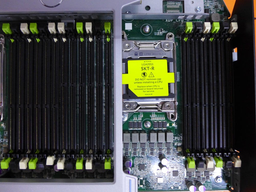 Genuine Dell Poweredge R820 CPU/Memory Riser Board 8HJ4P