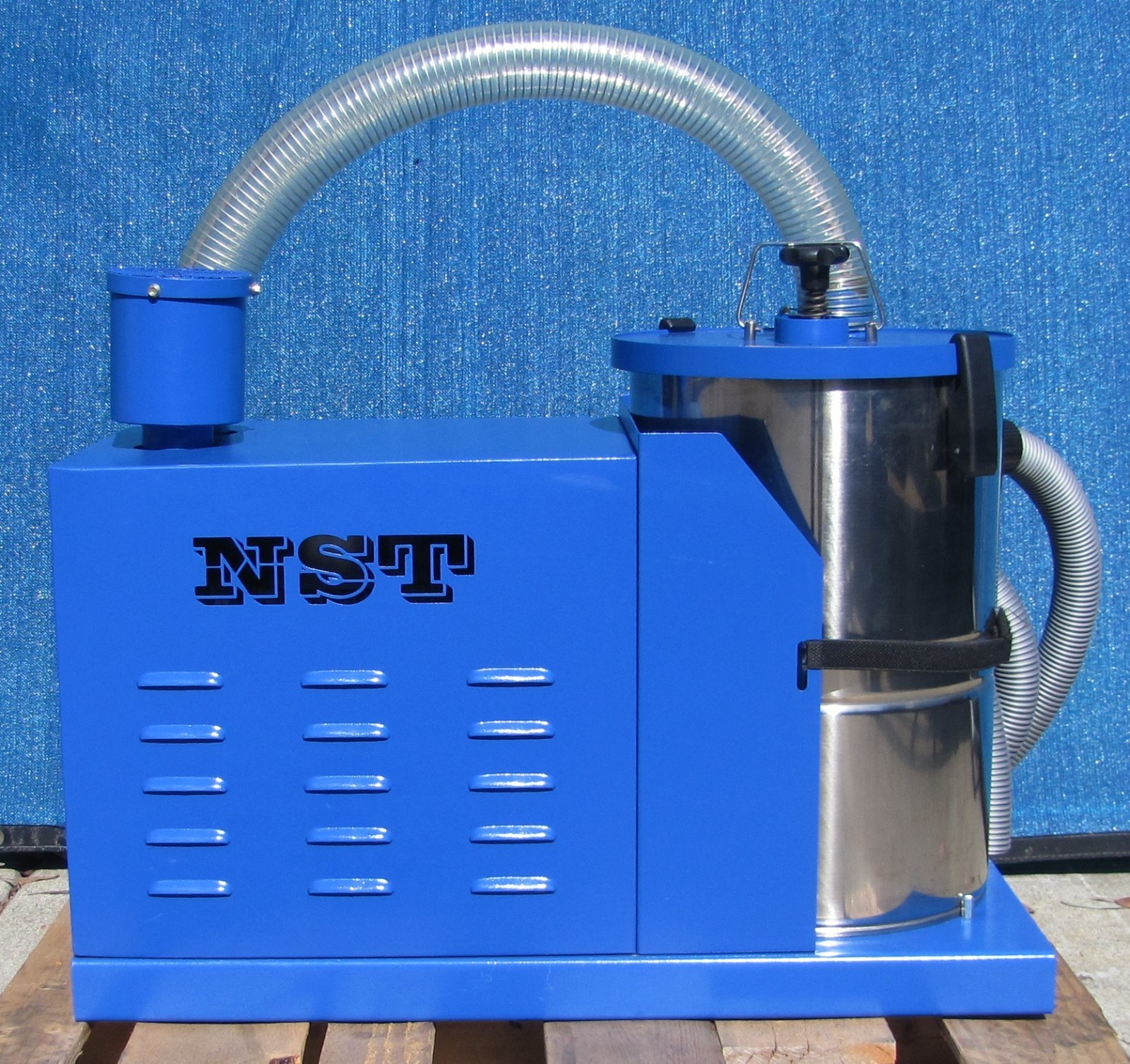 NST 4.5 HP Vacuum Dust Collector With Canister & Hose 230V 3 Ph Strong Suction