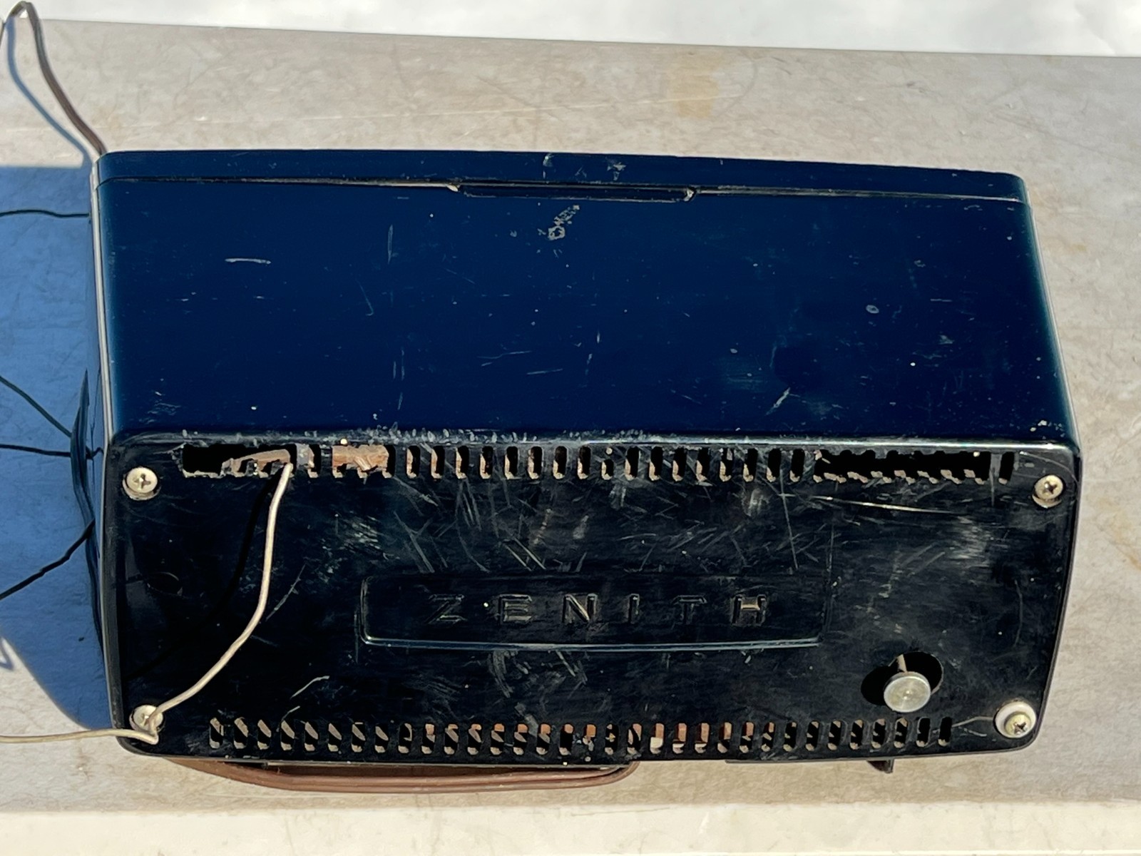 VINTAGE ZENITH STARTLIGHTER RADIO MODEL B515-Y NICE WORKING CONDITION