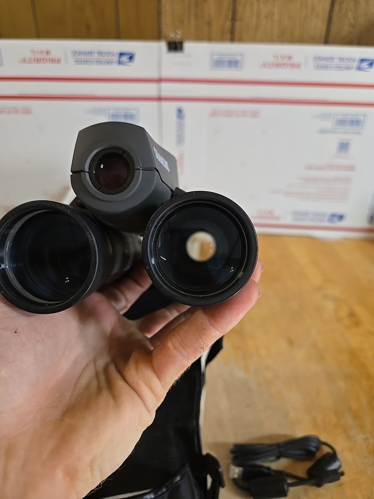 Simmons CaptureView 8x42 Binoculars and Digital Camera Model 822218