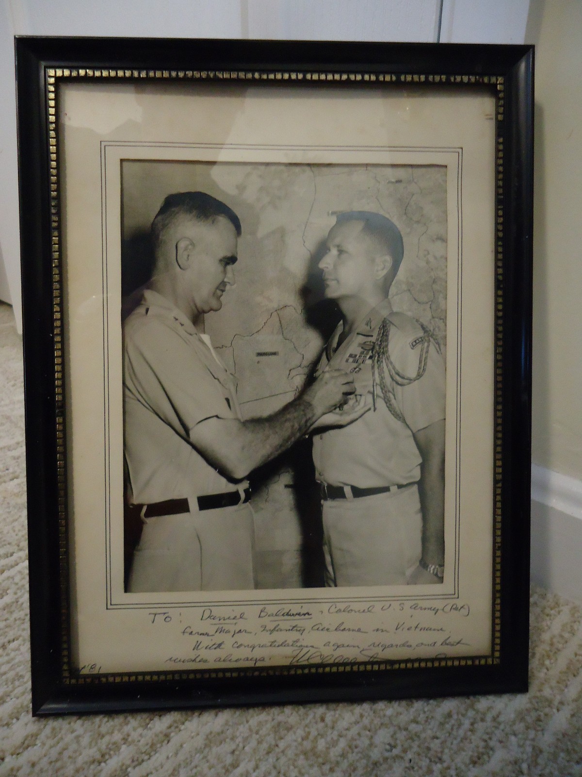 General William Westmoreland Signed Personal Note & Photo Awarding Silver Star