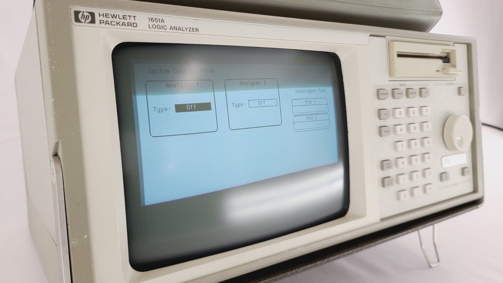 Hewlett Packard (HP) 1651A Logic Analyzer with Data Cables and Disc
