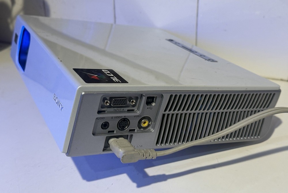 SONY VPL-CX70 Projector With Remote Control WORKS!