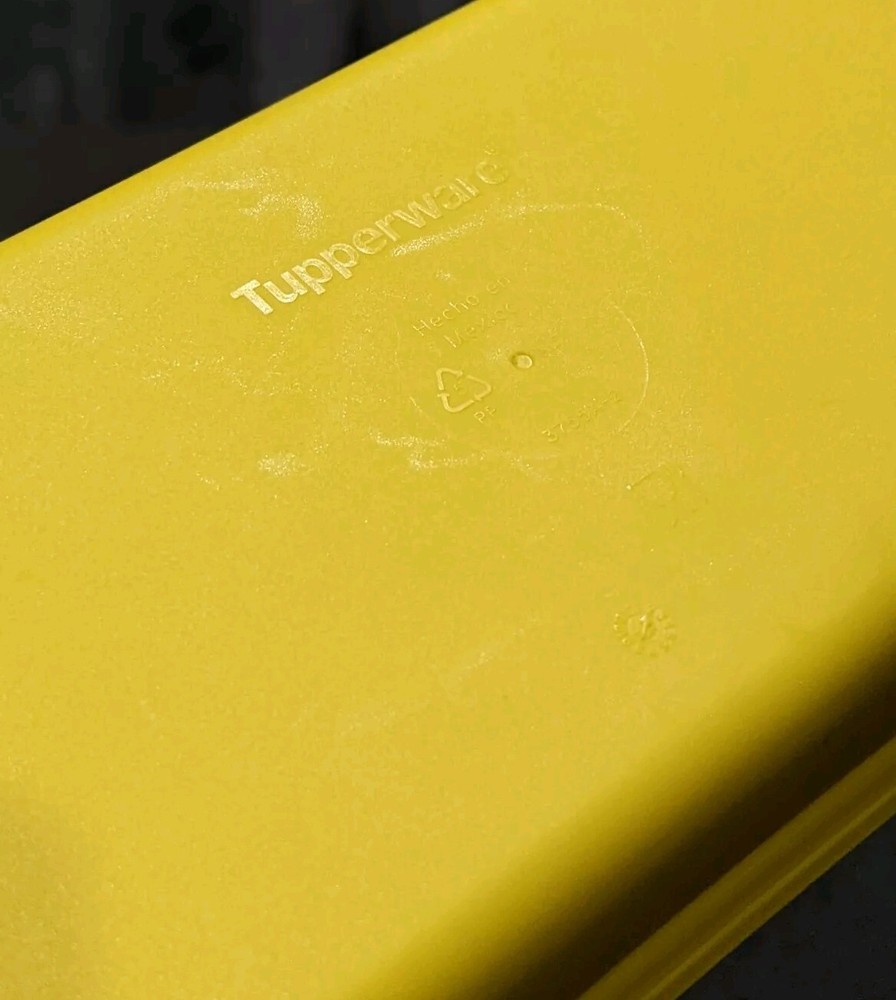 Tupperware Hoagie Sub Keeper Hinged Lunch Box Sandwich Rectangle Yelow