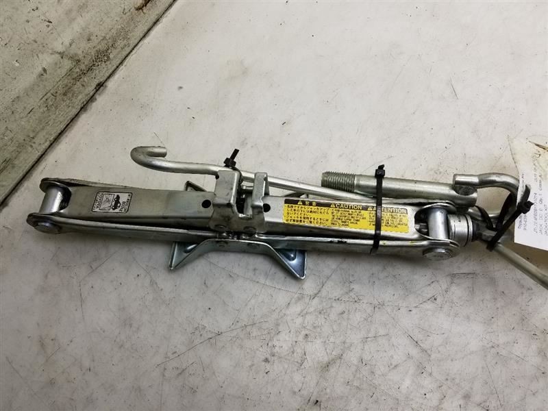2011 SCION XB JACK WITH TOOL KIT