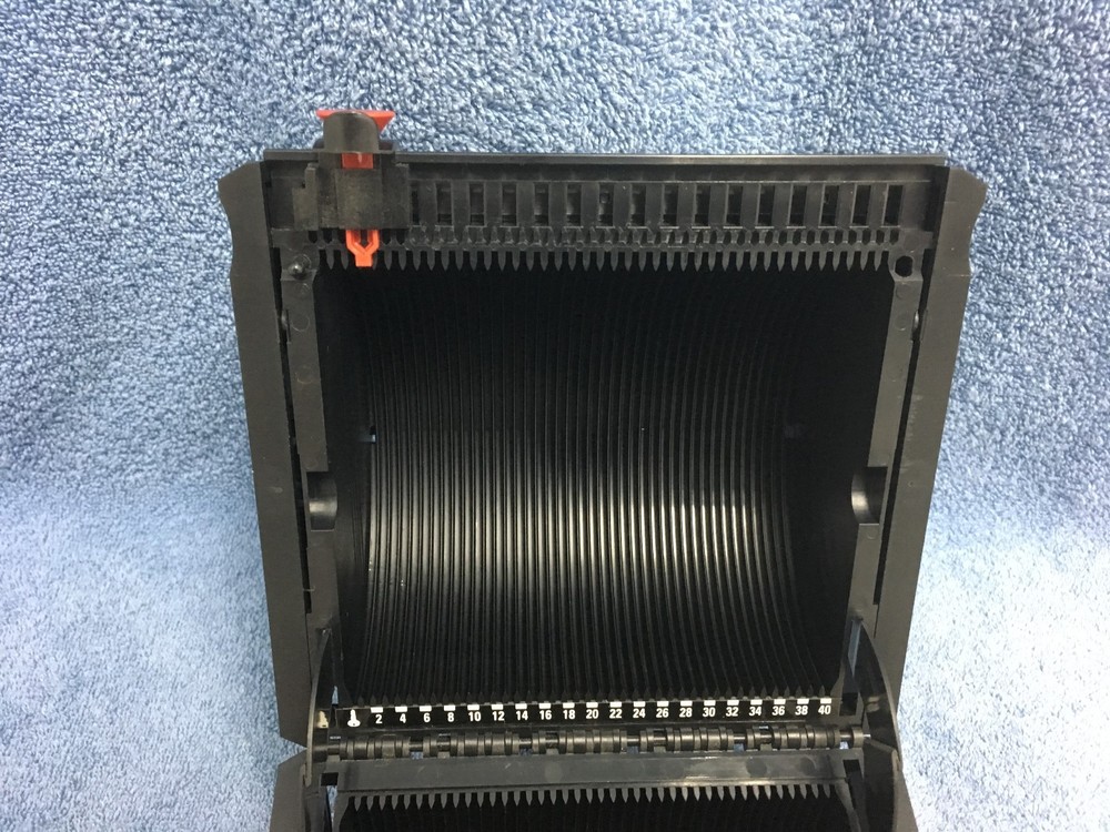 CD-3 MODEL 401 DESK-TOP HARD PLASTIC NUMBERED DISK STORAGE FOR 40 CD'S/DVD'S EUC