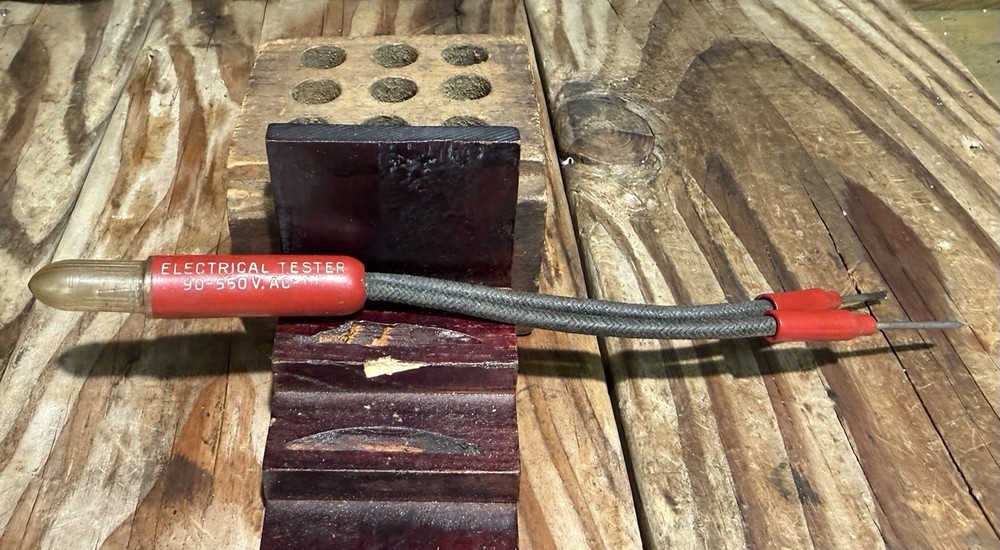 Vintage 90-550V AC/DC Voltage Detector