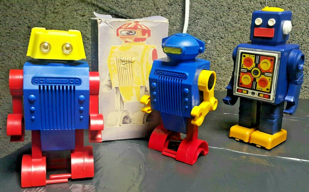 VINTAGE TOY ROBOT 'POGOT' SPACE PROGRAM SOVIET ERA CCCP USSR WIND UP + KEY ALIEN