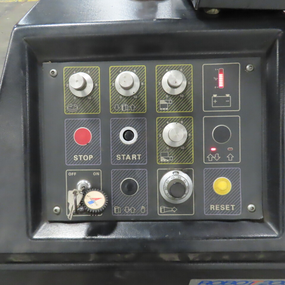 Robopac T/2001 Automatic Robot Pallet Stretch Wrapper Machine 76" H