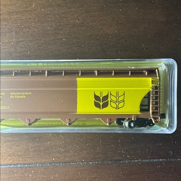 Model Power N Scale Set of 4 Hopper Freight Cars (New)