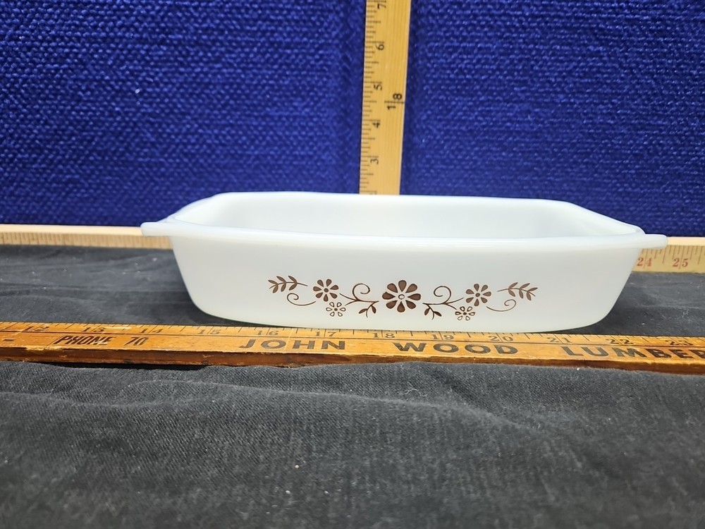 BROWN DAISY PYR-O-REY DYNAWARE NO 13 Rectangle