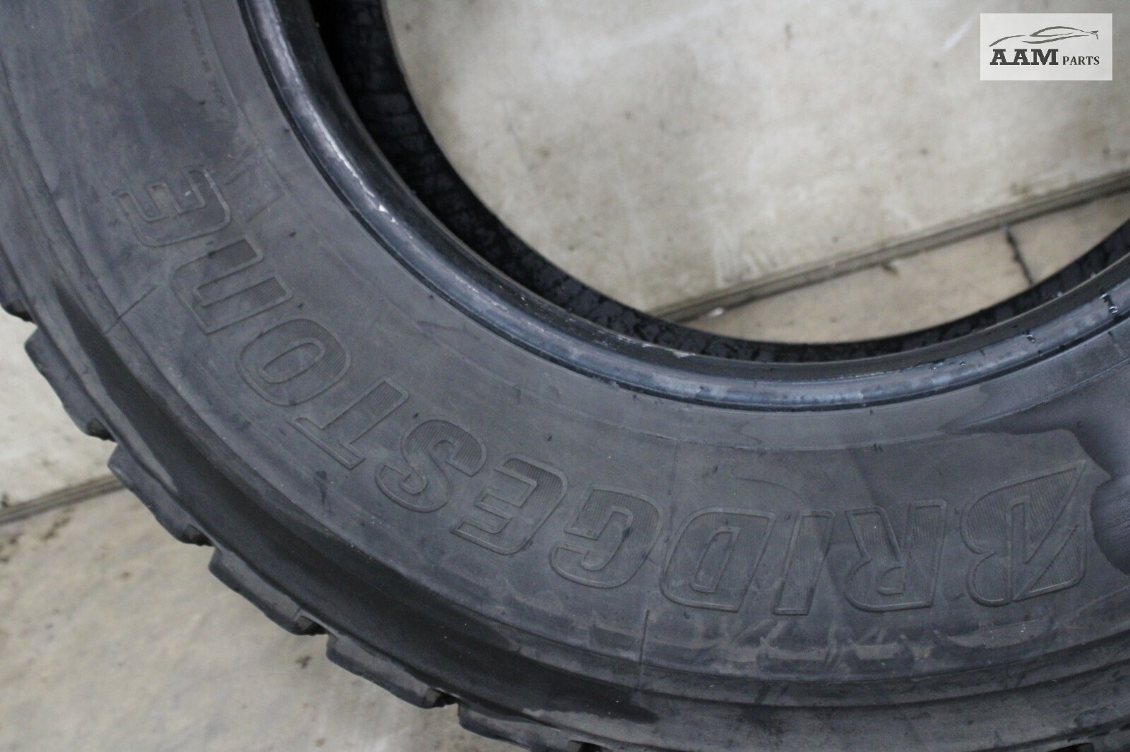 2018-2024 FREIGHTLINER CASCADIA WHEEL TIRE 295/75 R22.5 BRIDGESTONE OEM