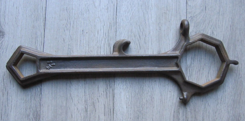Fire Hydrant Wrench 1-1/2 old firemen tool