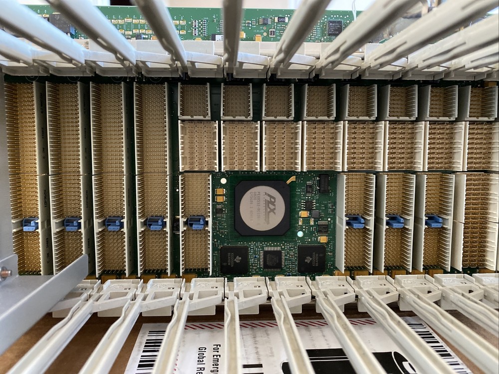 National Instruments PXIe-1065 Backplane