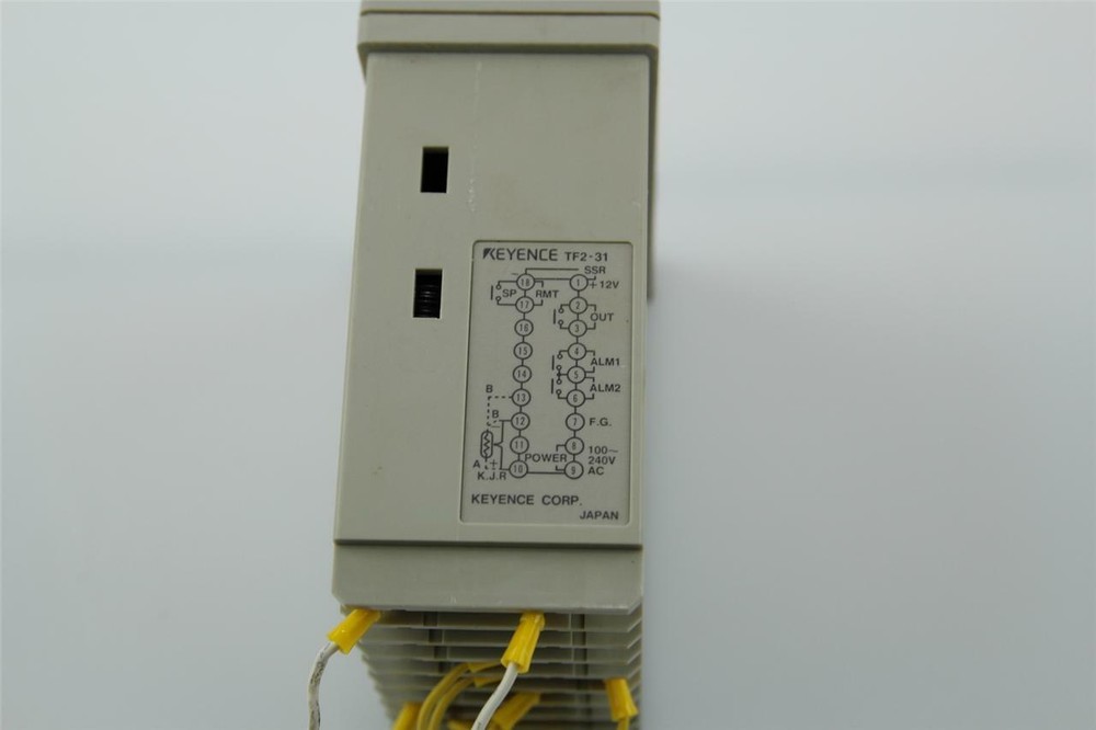 KEYENCE TF2-31 DIGITAL TEMPERATURE CONTROLLER