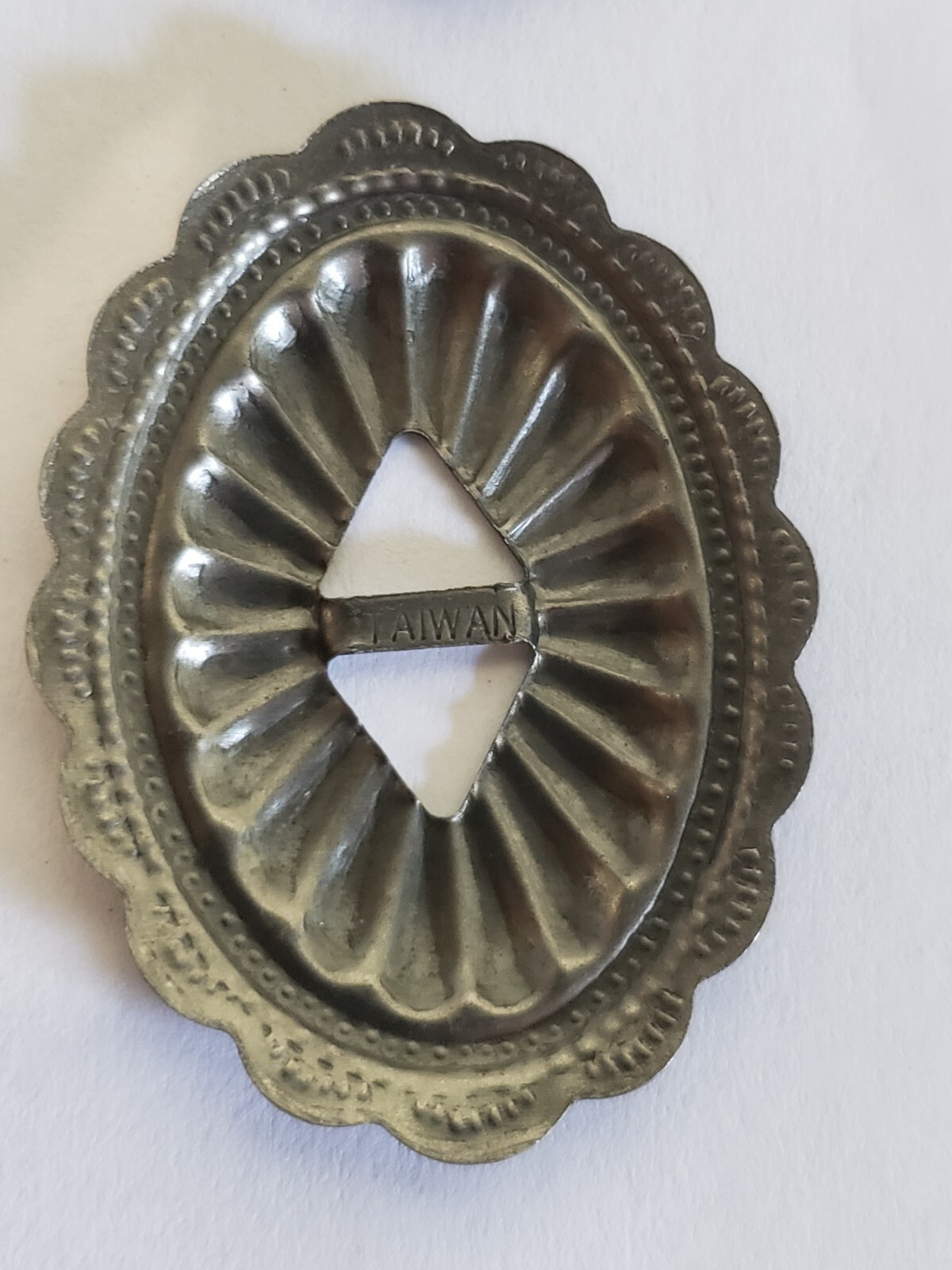 OVAL GUNMETAL GREY/W. STYLE CONCHOS NICE EMBOSSED LOOK 6/PACK 1.5" X 1"