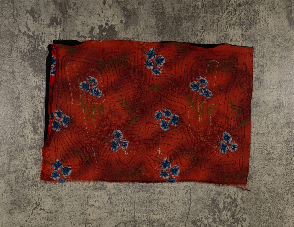 Vintage Black And Red Optical Illusion Frog Mola