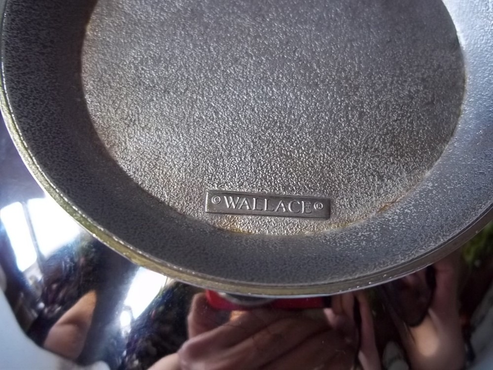 Wallace silverplate bowl in box. Pre-owned.