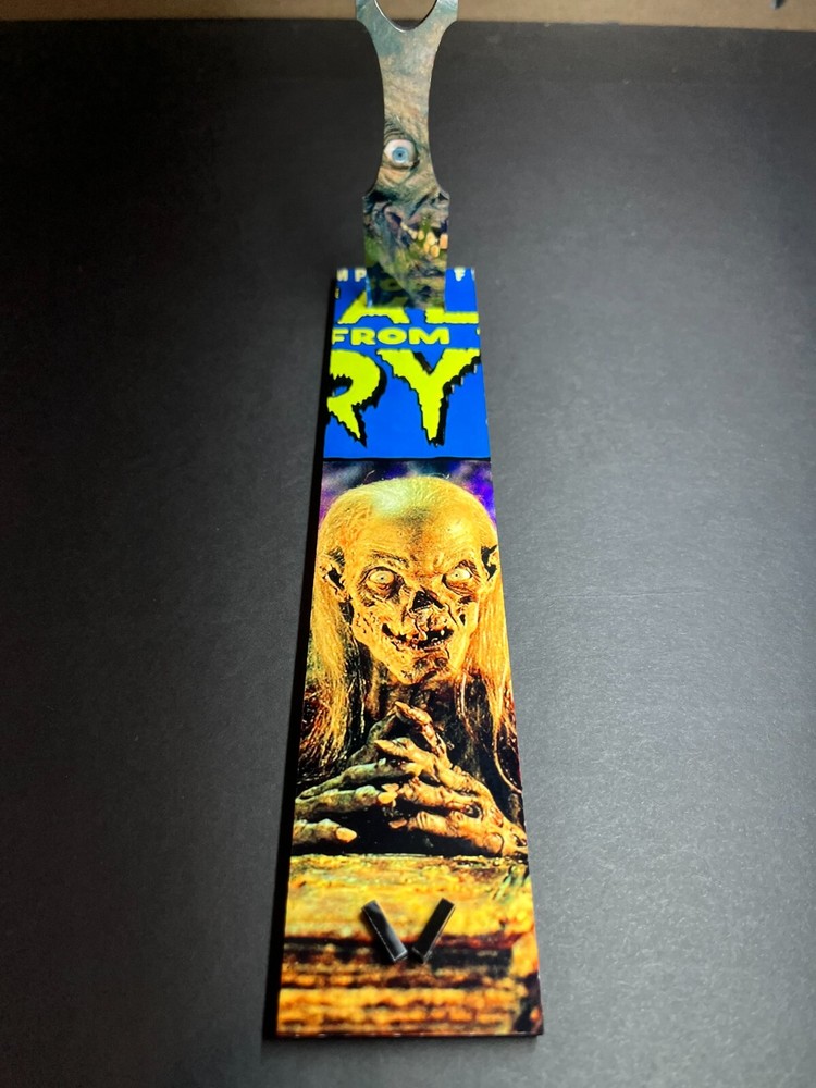 Tales From The Crypt Kitchen Knife With Sublimated Stand