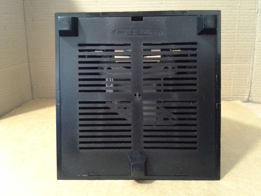 vintage. Wittner Plastic wind-up Black Metronome. Missing front Cover. Beautiful
