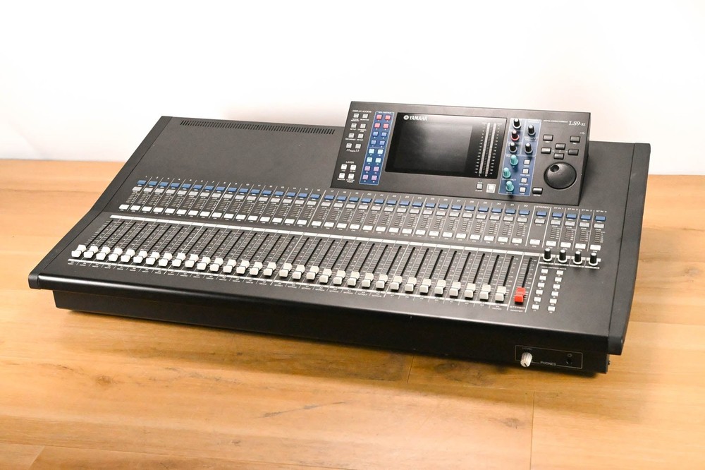 Yamaha LS9-32 32-Input Digital Mixing Console CG01Y2A