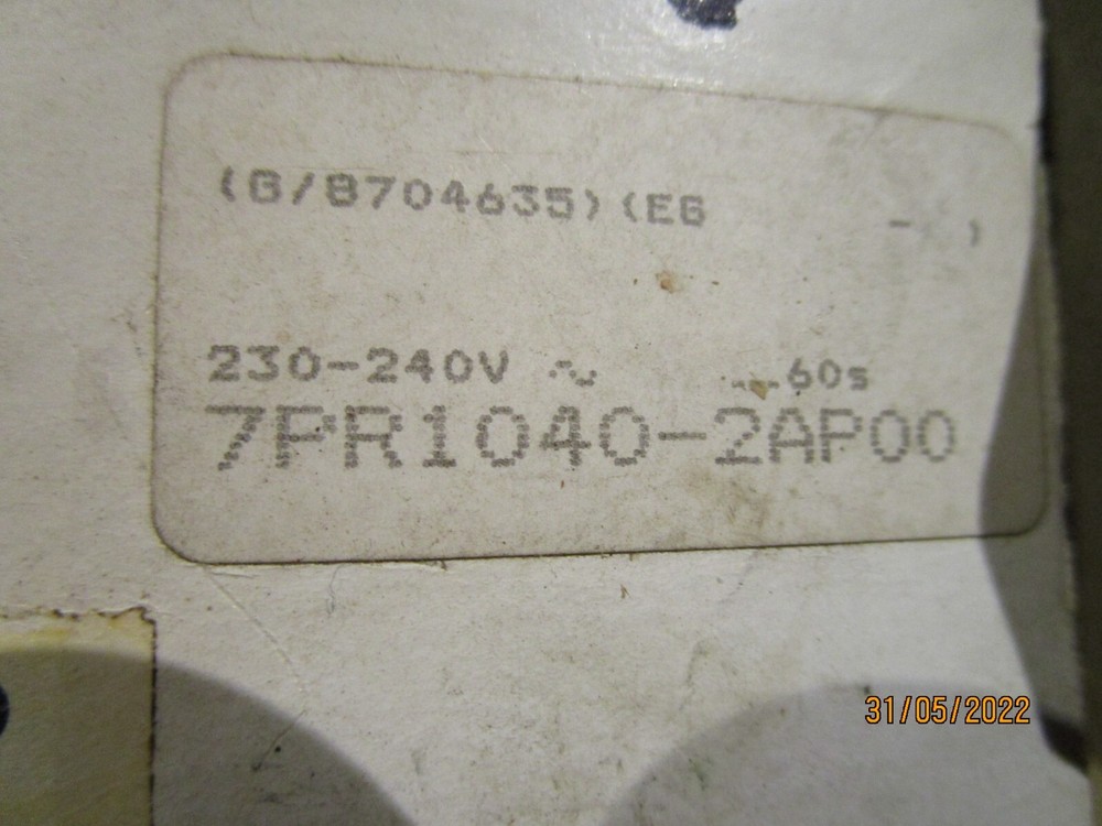 SIEMENS TIME RELAY X 1 , 7PR1040-2APOO ,NEW OLD BOXED STOCK.