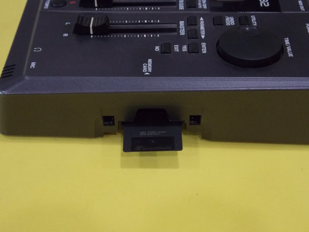 BOSS BR-532 Digital 4 Track studio with Memory card