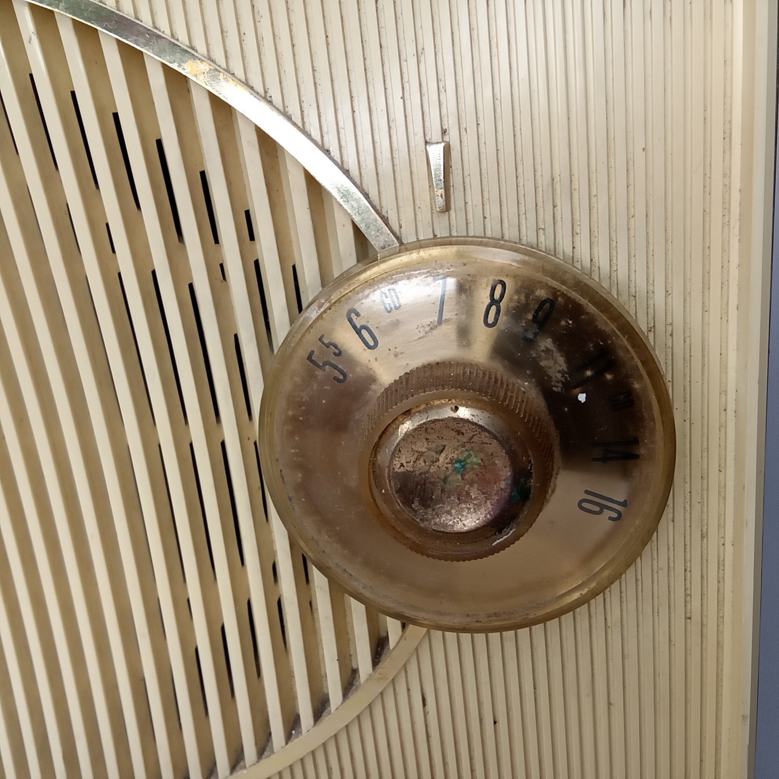 Mid Century Modern AM Radio Admiral Winston Model Y3027A Brown Made In USA 1950s