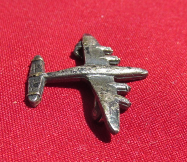 Homefront  Lockheed Constellation ("Connie")  Airplane Pinback  Pin