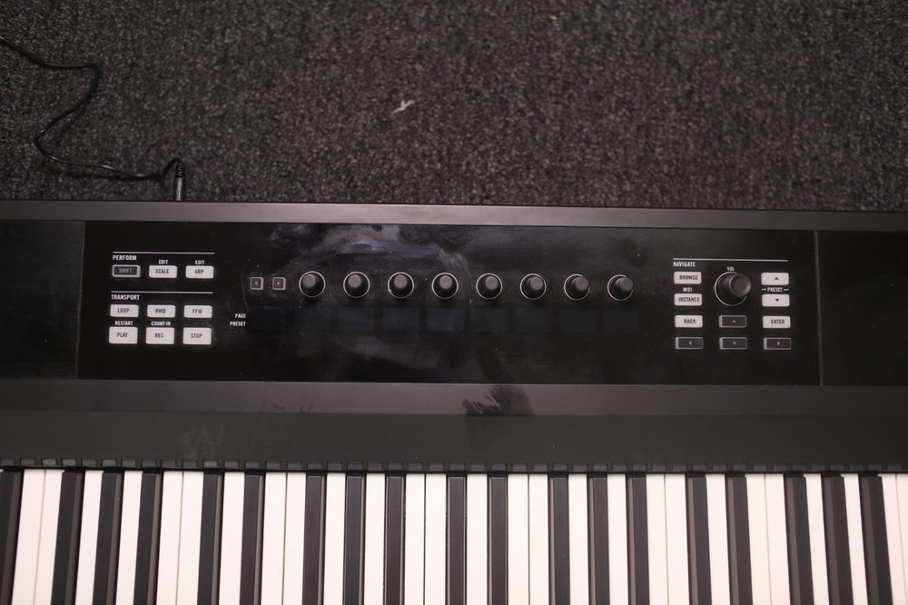 Native Instruments Komplete Kontrol S88 MIDI Keyboard Controller