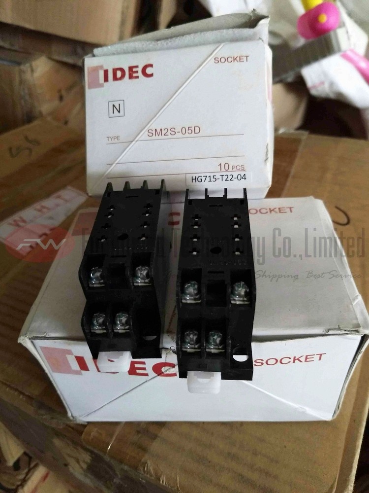 SM2S-05D Relay Socket for RM2S and RU2S Intermediate Relay x 1PC NEW