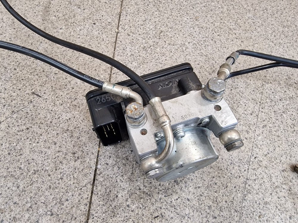 Triumph Tiger 1200 ABS pump unit module & hoses pipes lines 2012 - 2015
