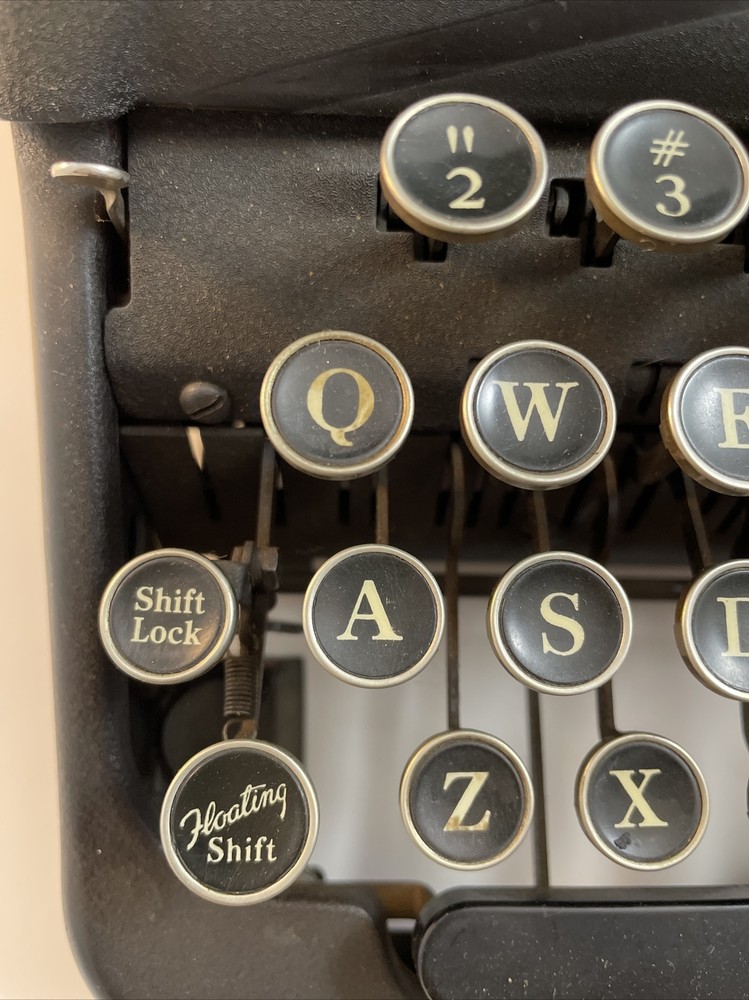 Antique Corona Typewriter Floating Shift With Case 043-B Black