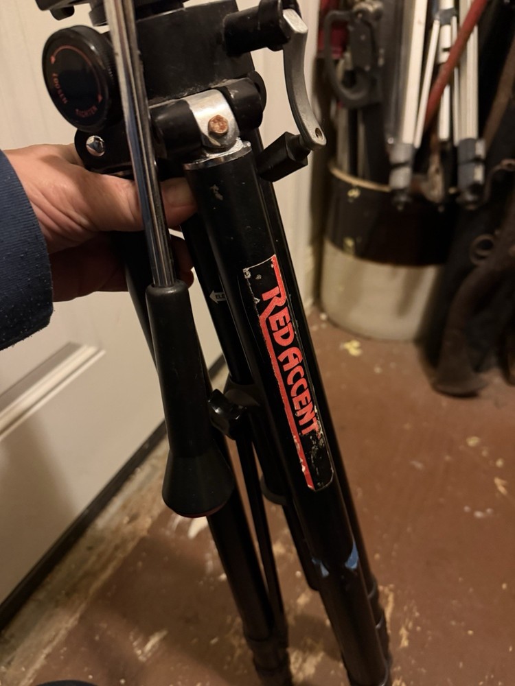 Red Accent VTR 90ra Tripod
