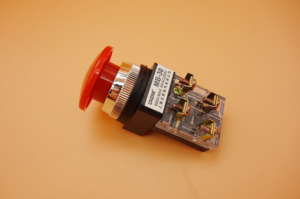 1PC Cutout 30mm Spring Return Momentary RED Mushroom Head push button switch