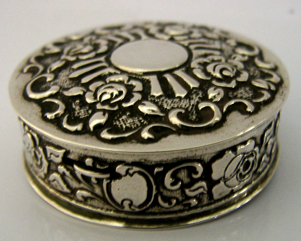 BEAUTIFUL SOLID SILVER ROSES PILL BOX c1950 26g