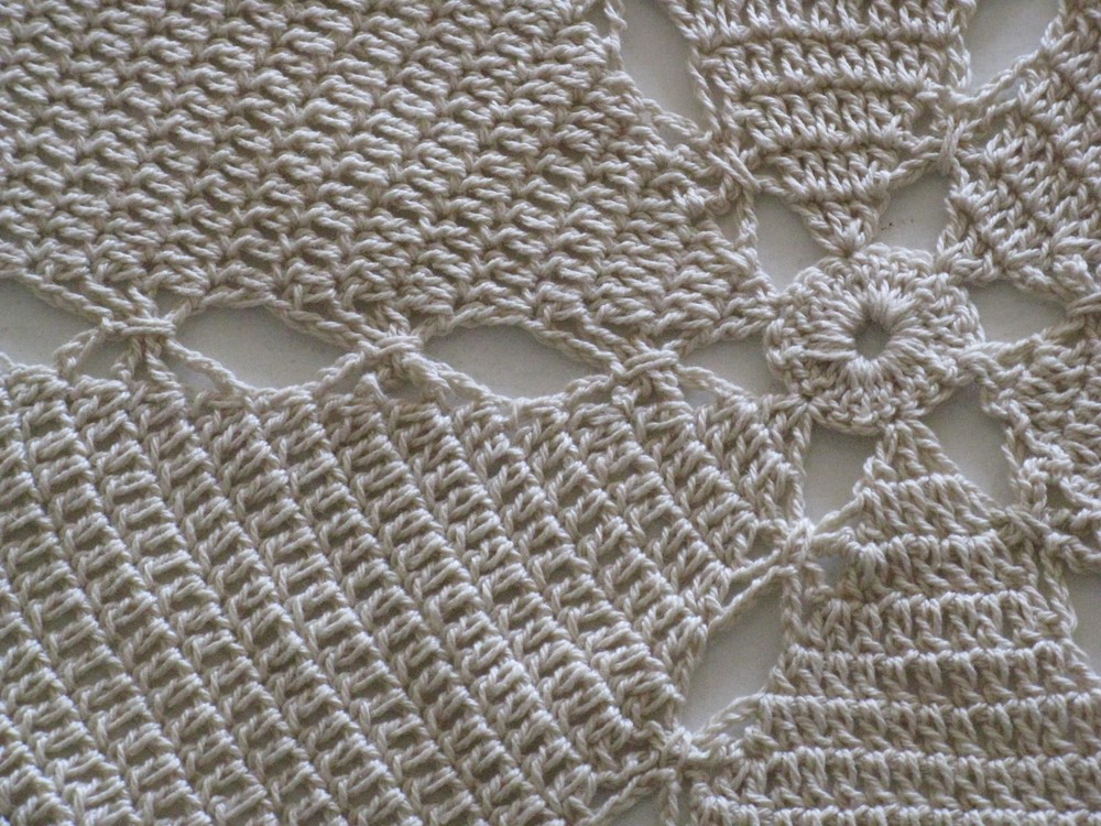 Vtg Handmade 4 pc Set Crochet Table Hexagon Halloween Spiderwebs? doily chargers