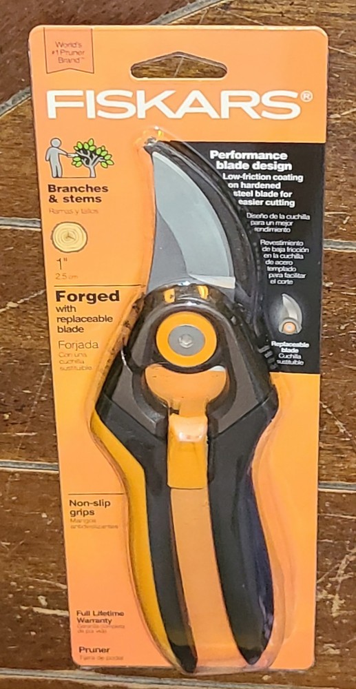 Fiskars Pruner ~Cuts up to 1" Branches & Stems~ Item #9278