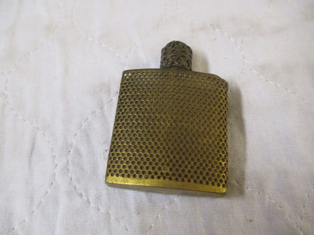 ANTIQUE DECORATIVE PERFUME BOTTLE
