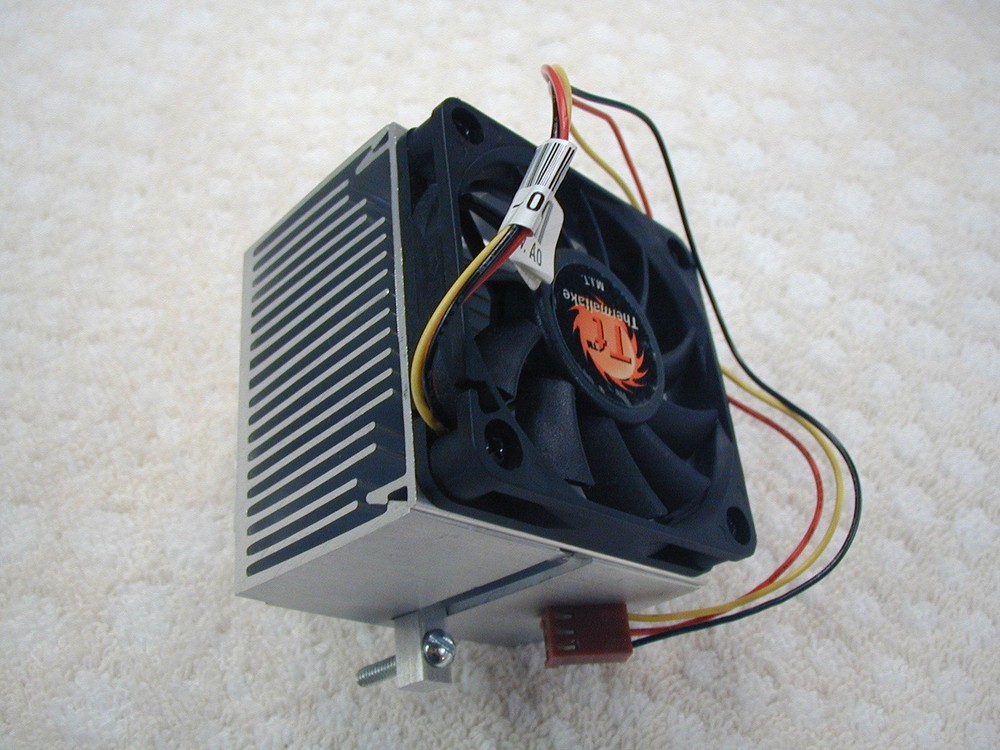 CPU Heatsink with 12 Volt Fan