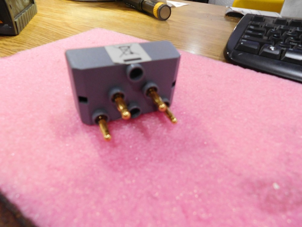 Tektronix Model: A1005. Axial Lead Diode Test Fixture.